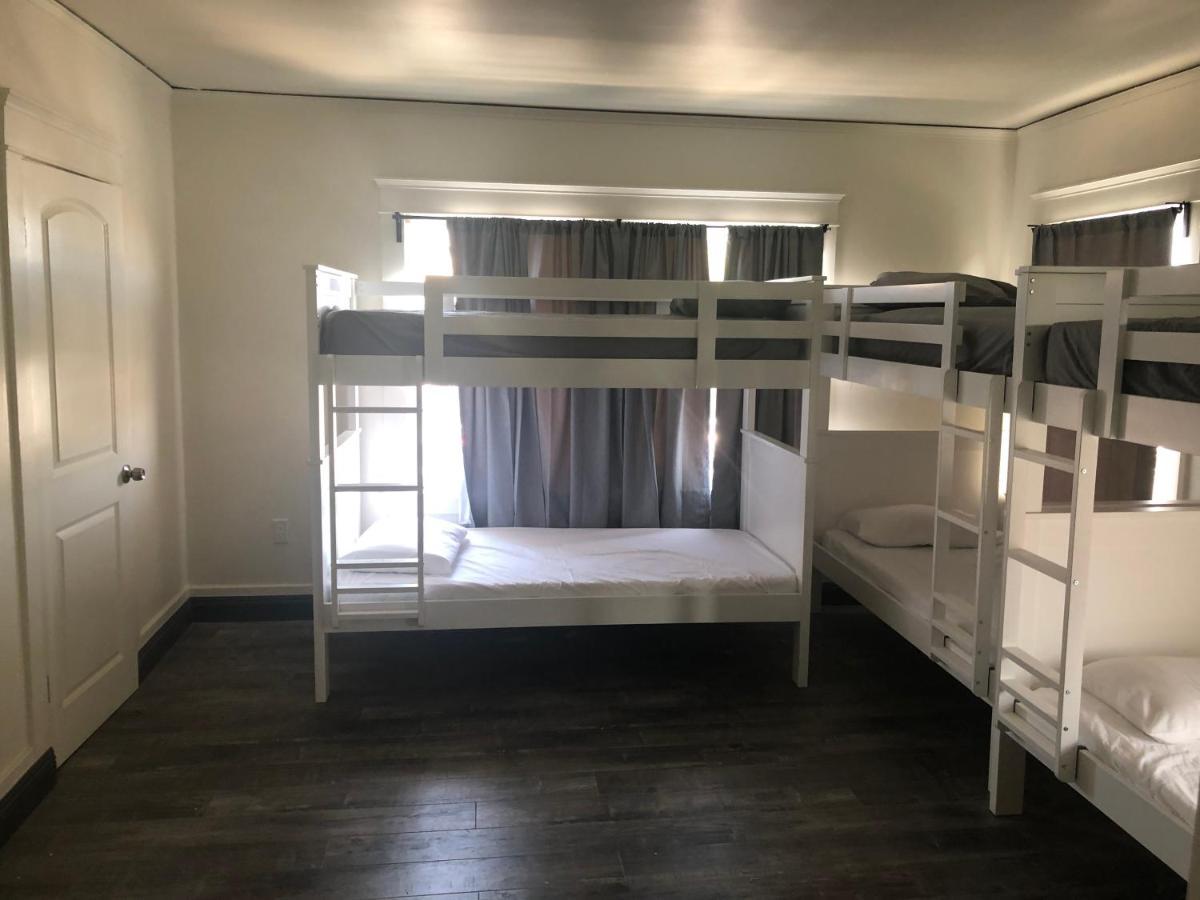 The Wilshire Metro Hostel Los Angeles Exterior photo
